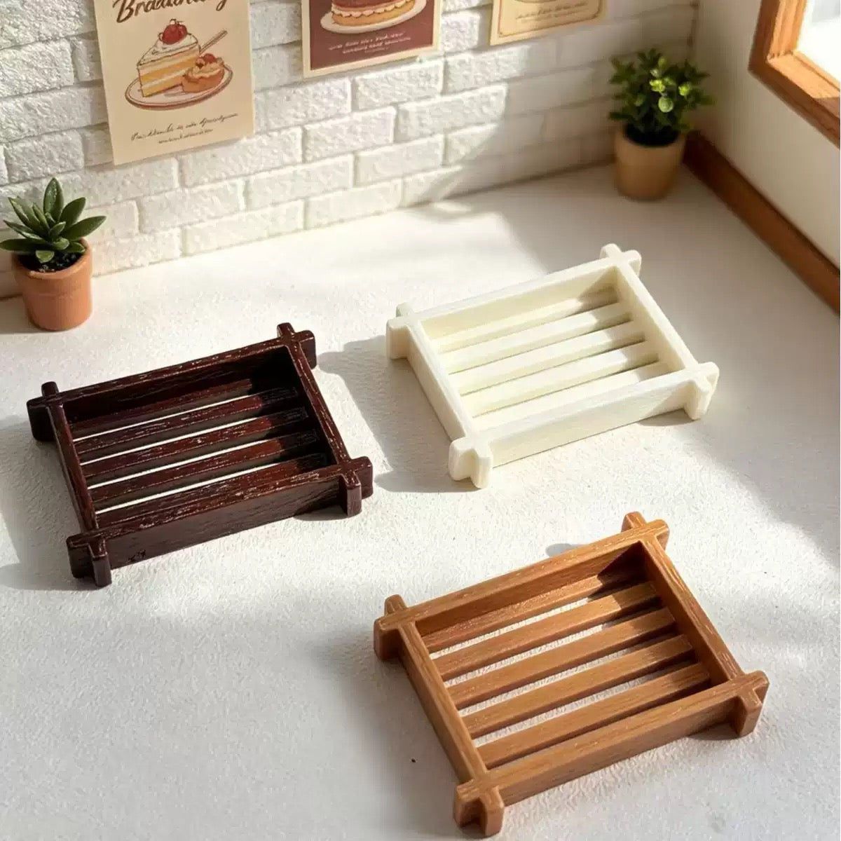 Three-color wood grain plate